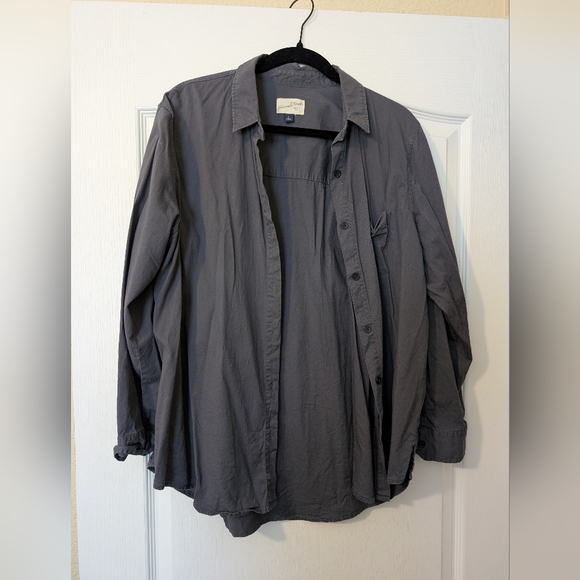 Universal Thread Button Up - Picture 1 of 2